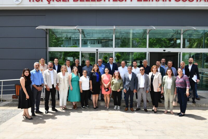 Çiğli Belediye Başkanı Onur Emrah Yıldız, ilçede görev yapan 26