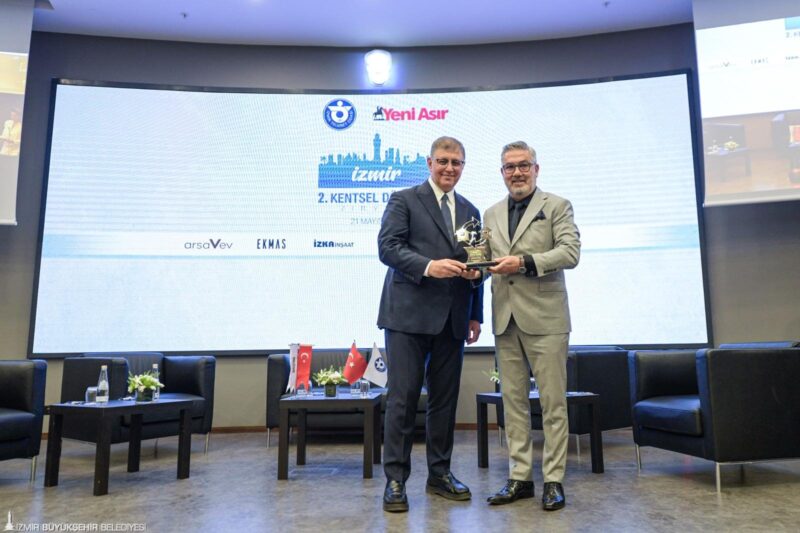 İzmir Büyükşehir Belediye Başkanı Dr. Cemil Tugay, İzmir Ticaret Odası