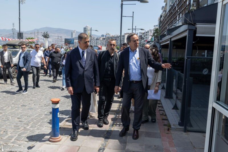 İzmir Büyükşehir Belediyesi Kordon’da denize açılan beş sokakta araç ve