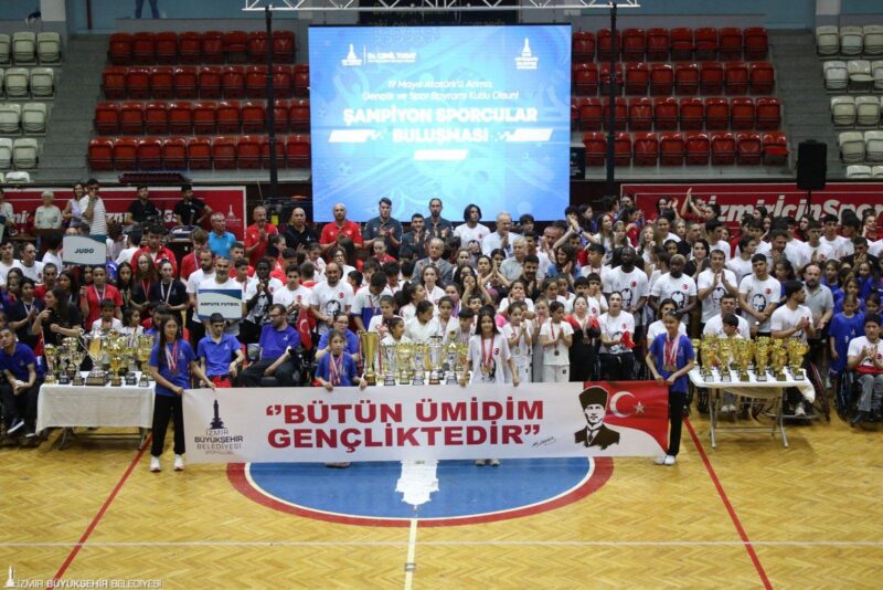 İzmir Büyükşehir Belediyesi Spor Kulübü, çeşitli yarışmalarda madalya kazanan ve