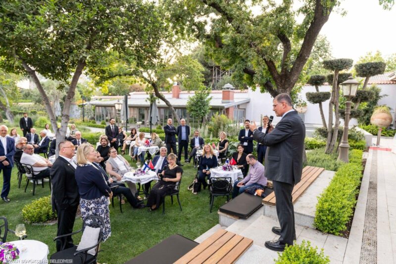 İzmir Büyükşehir Belediye Başkanı Dr. Cemil Tugay, Finlandiya Büyükelçiliği’nin resepsiyonuna
