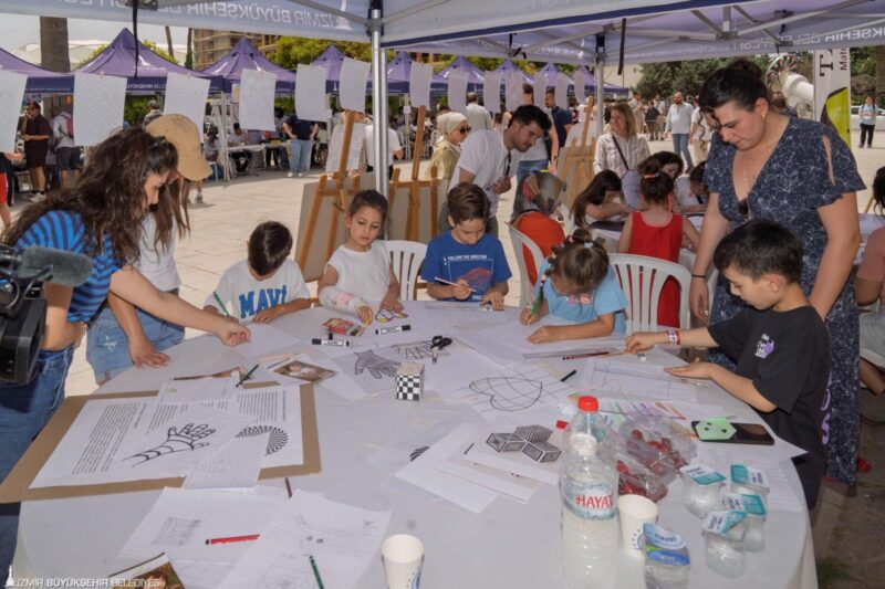 İzmir Büyükşehir Belediyesi ev sahipliğinde Tarihi Havagazı Fabrikası’nda düzenlenen ve