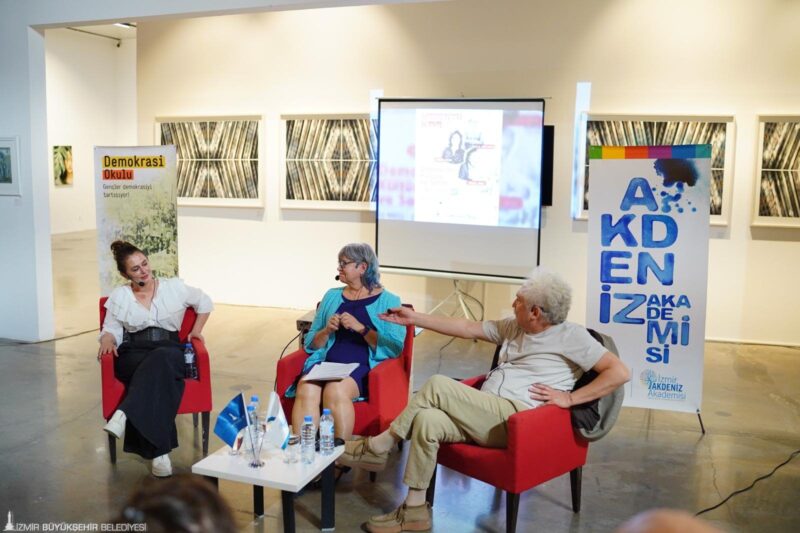 İzmir Büyükşehir Belediyesi çatısı altında faaliyet gösteren Akdeniz Akademisi’nde Demokrasi