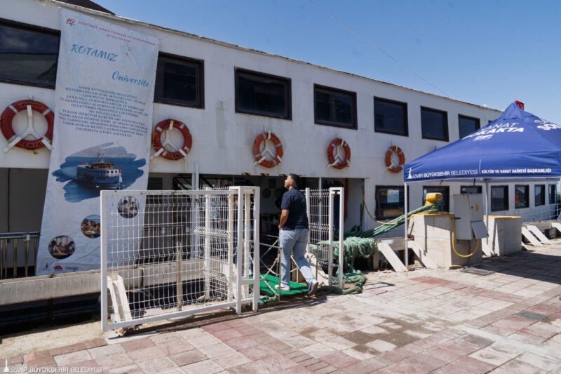 İzmir Büyükşehir Belediyesi, Bergama Vapuru’nu Yükseköğretim Kurumları Sınavı’na (YKS) hazırlanan