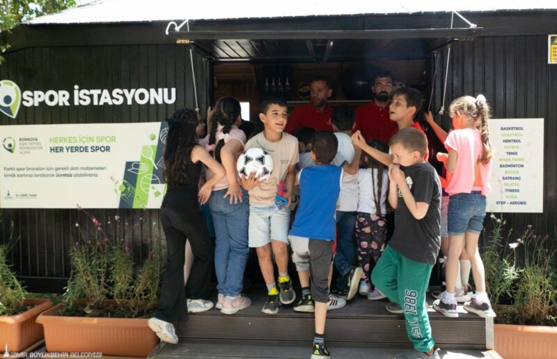 İzmir Büyükşehir Belediyesi kentteki spor istasyonlarının ikincisini Bornova Aşık Veysel