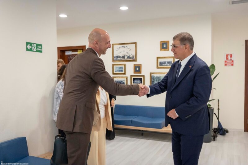 İzmir Büyükşehir Belediye Başkanı Dr. Cemil Tugay, UNICEF Türkiye Temsilcisi