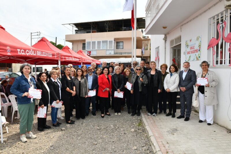 Çiğli Belediyesi bünyesinde faaliyet gösteren Kaklıç Sanat Akademisi, yıl boyunca