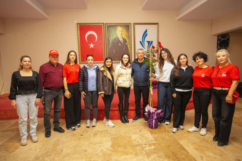 Güzelbahçe Belediye Başkanı Mustafa Günay, belediye emekçileriyle kahvaltıda bir araya
geldi.