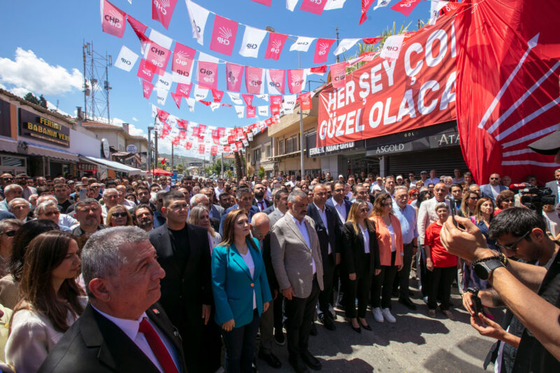 CHP Güzelbahçe İlçe Başkanlığı partinin yeni binasını CHP Malatya Milletvekili