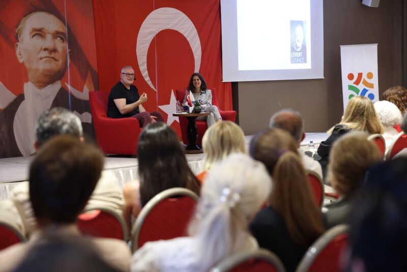 


Başkan Denizli, İzBBŞT Genel Sanat Yönetmeni ve usta tiyatrocu Levent