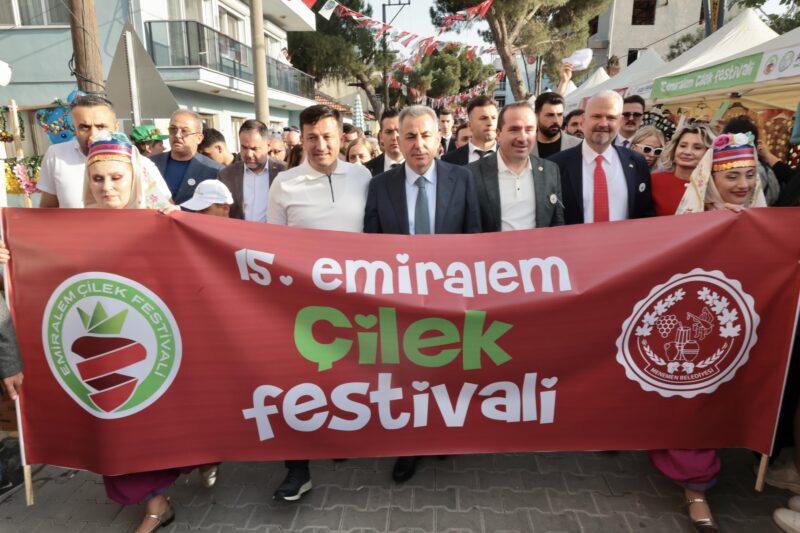15. Emiralem Çilek Festivali, yüzbinlerin en tatlı ve lezzetli buluşma
