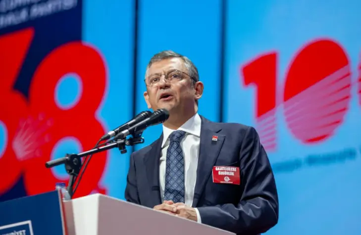 CHP Genel Başkanı Özgür Özel, İstanbul Büyükşehir Belediye Başkanı Ekrem