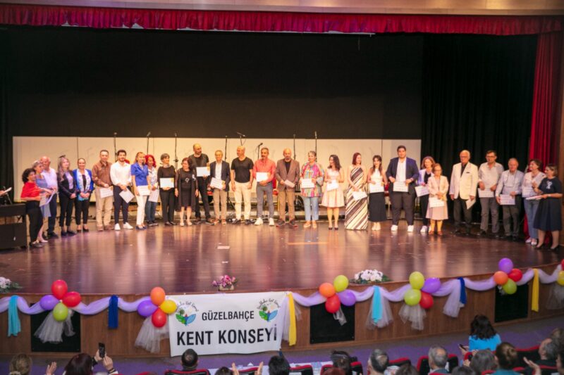 Güzelbahçe Belediyesi 3. Yaş Üniversitesi tarafından düzenlenen dönem sonu etkinliğinde