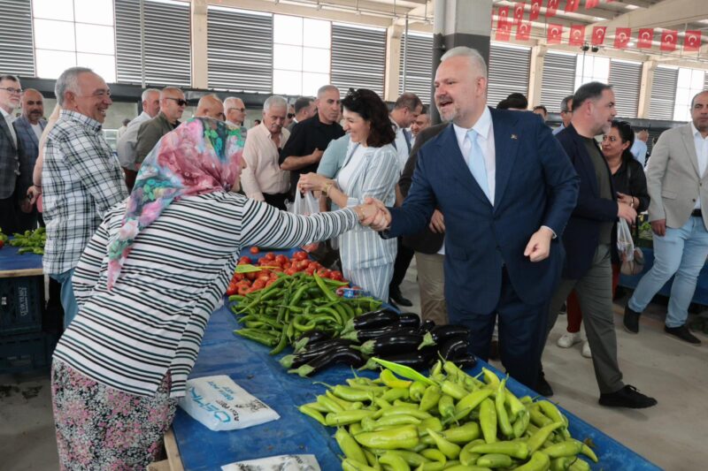 Menemen Belediyesi vatandaşın ve pazarcı esnafının daha modern, hijyenik ve