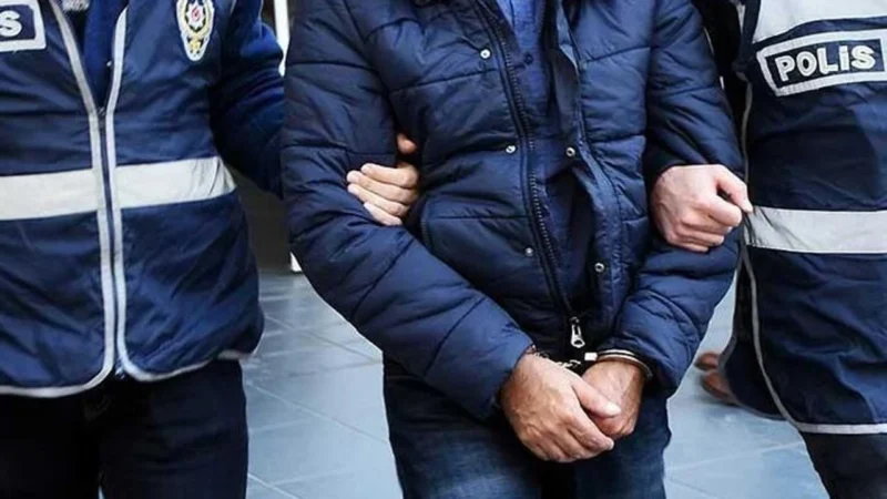 Konya’da polis ekiplerinin durdurduğu Suriye uyruklu E.H.’nin, Interpol tarafından kırmızı