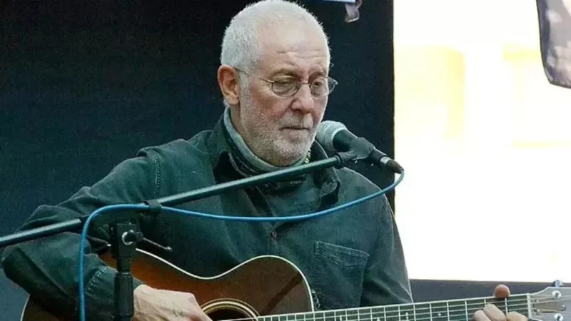 “Sarılınca Sana” ve “Neler Oluyor Bize” gibi unutulmaz şarkıların sahibi,