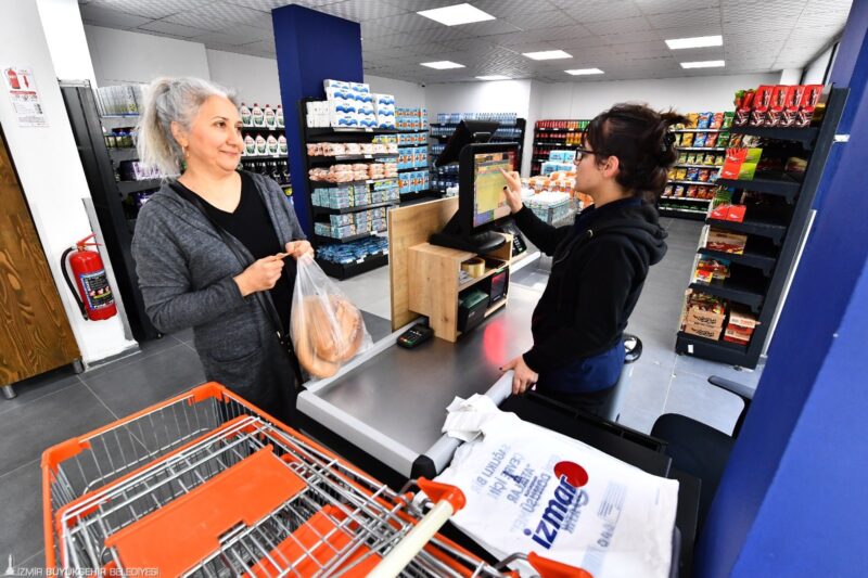 İzmir’de tanzim satış ruhunu yeniden canlandıran İZMAR marketleri ucuz ve
