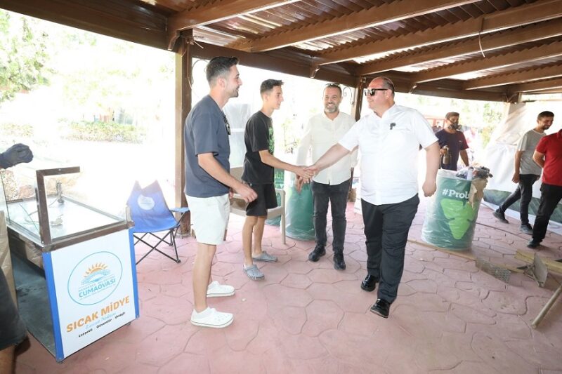 Menderes Belediye Başkanı İlkay Çiçek, sahadaki çalışmaları yerinde inceledi.