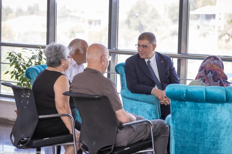 İzmir Büyükşehir Belediye Başkanı Dr. Cemil Tugay, İzmir Büyükşehir Belediyesi’ne