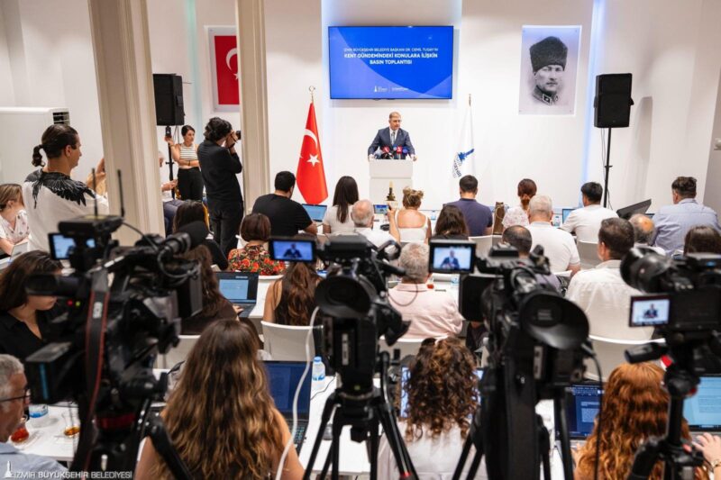 İzmir Büyükşehir Belediye Başkanı Dr. Cemil Tugay, belediyenin personel sayısını