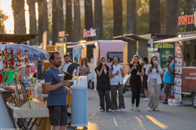 İzmir Büyükşehir Belediyesi tarafından Kültürpark’ta düzenlenen  “Yaza Merhaba Festivali”