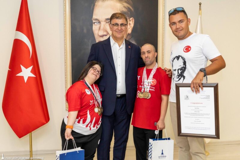 İzmir Büyükşehir Belediye Başkanı Dr. Cemil Tugay, bu yıl dünya