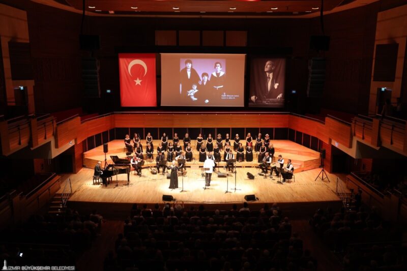 Cumhuriyetin simge isimlerinden Türk Sanat Müziği sanatçısı Müzeyyen Senar vefatının