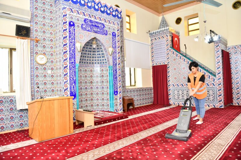 Çiğli Belediyesi, Kurban Bayramı öncesinde ilçedeki cami ve mescitlerde kapsamlı