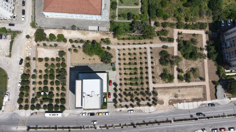 Bayraklı Belediyesi, ilçe genelinde park çalışmalarını hız kesmeden sürdürüyor. Bu