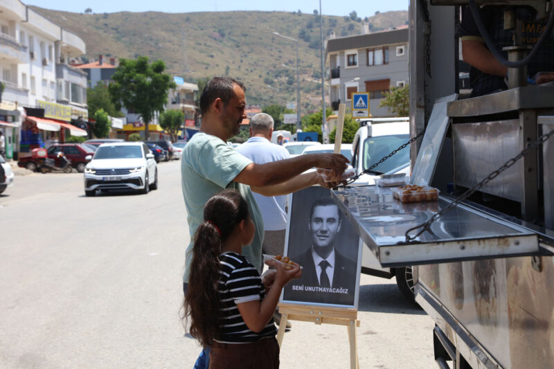 Güzelbahçe Belediyesi, geçtiğimiz günlerde hayatını kaybeden Manisa Büyükşehir Belediye
Başkanı Ferdi