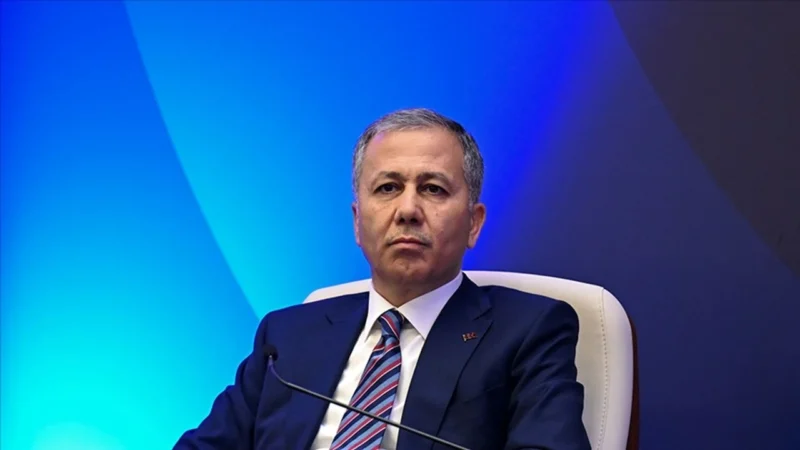 İçişleri Bakanı Ali Yerlikaya, kırmızı bültenle aranan 5 kişinin Gürcistan'da