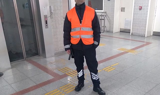 İzmir’in Menderes ilçesinde İZBAN treninde sigara içen M.D. (37), kendisini