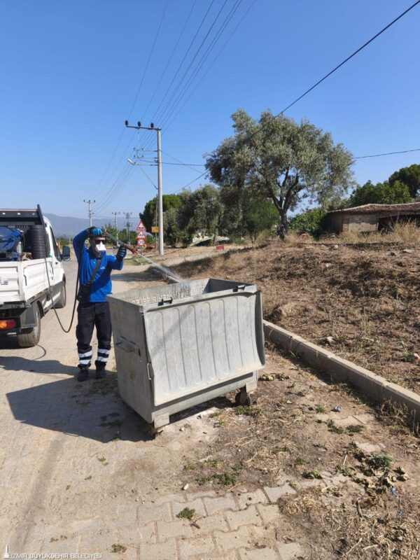 İzmir Büyükşehir Belediyesi, 30 ilçede 27 ekiple sivrisinek ve haşereye