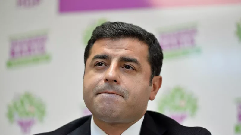 DEM Parti Eş Genel Başkanları Tuncer Bakırhan ve Tülay Hatimoğulları