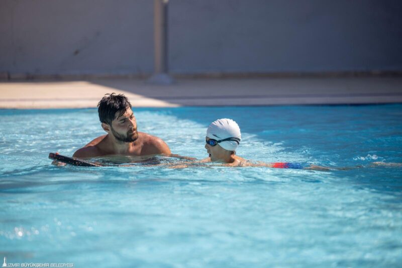
İzmir Büyükşehir Belediyesi Yaz Spor Okulları, çocuk ve gençlere spor