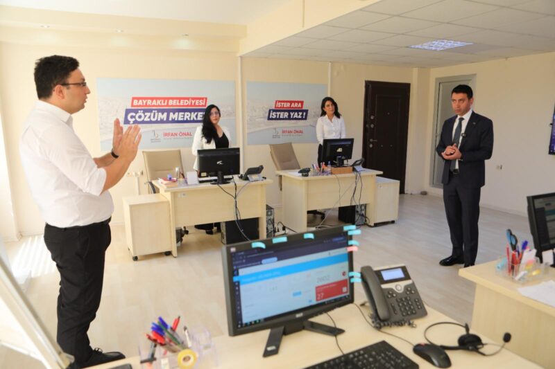 Bayraklı Belediyesi, vatandaşlardan gelen talep ve şikayetleri daha hızlı ve