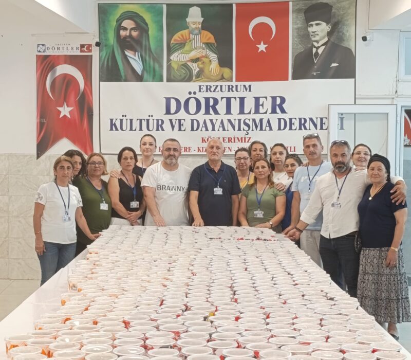 Bayraklı Dörtler Derneği, geleneksel hale gelen aşure etkinliğini bu yıl