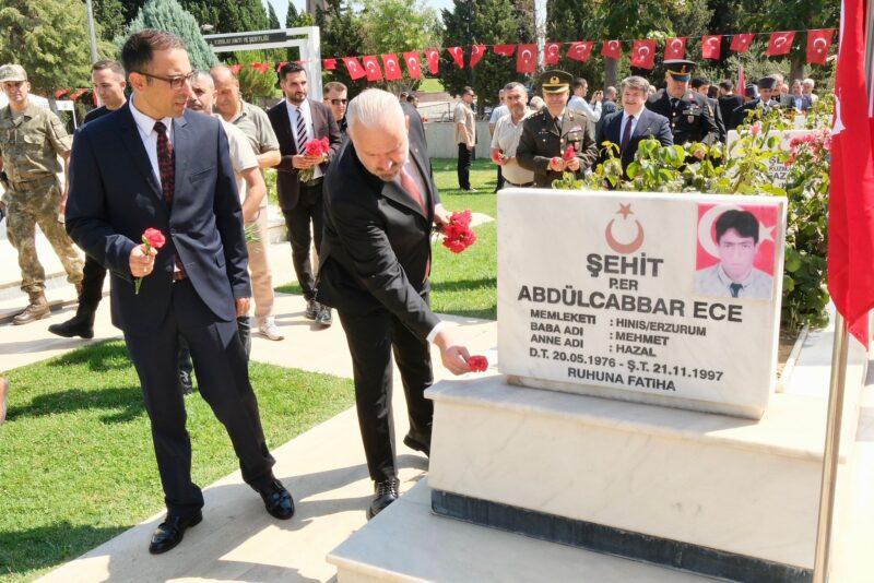 
Demokrasi ve Milli Birlik Günü için Menemen'de tören düzenlendi. Yıldıztepe