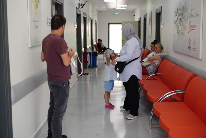 Menemen Belediyesi tarafından yapımı tamamlanan Ulukent Semt Polikliniği farklı branşlardan