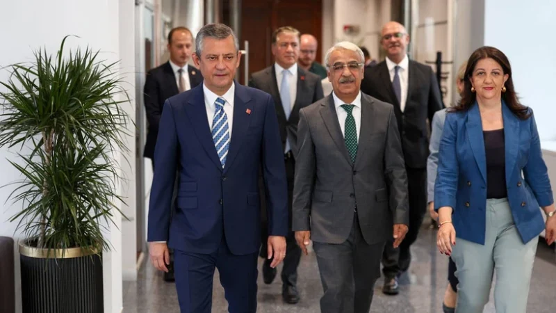 CHP Genel Başkanı Özgür Özel, Halkların Eşitlik ve Demokrasi Partisi