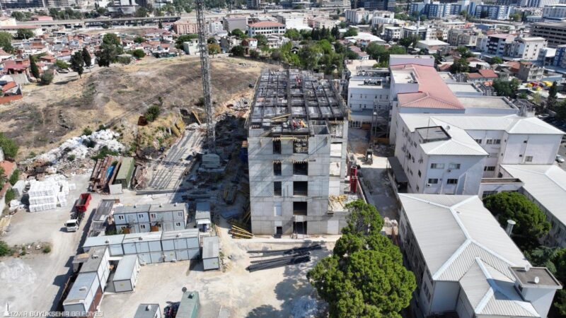 İzmir Büyükşehir Belediyesi’nin 549 milyon liralık yatırımla hayata geçirdiği Eşrefpaşa