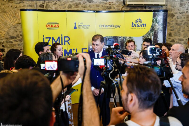 Basın mensuplarının kent gündemine ilişkin sorularını yanıtlayan İzmir Büyükşehir Belediye
