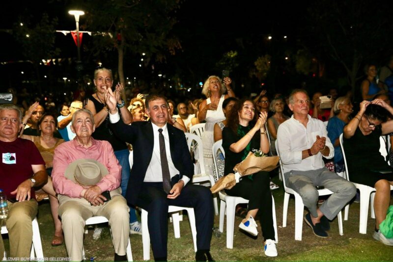 
İzmir Büyükşehir Belediyesi tarafından Alaybey Muammer Aksoy Parkı’nda düzenlenen Mahalle