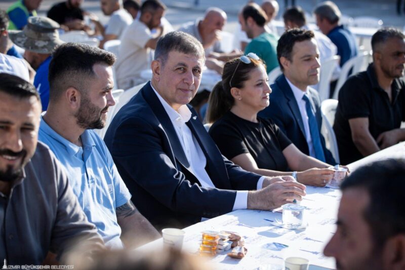 İzmir Büyükşehir Belediye Başkanı Dr. Cemil Tugay, cuma günü sabahın
