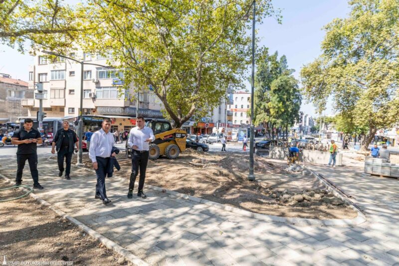 İzmir Büyükşehir Belediyesi Şirinyer Beyazıt Aykut Parkı’nı yeniliyor. Çalışmaları yerinde