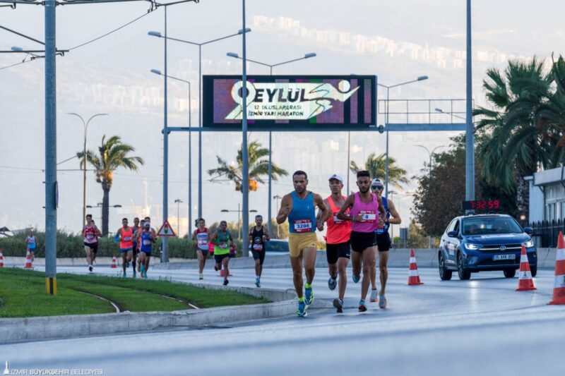 İzmir Büyükşehir Belediyesi’nin düzenlediği 13’üncü Uluslararası Dokuz Eylül İzmir Yarı