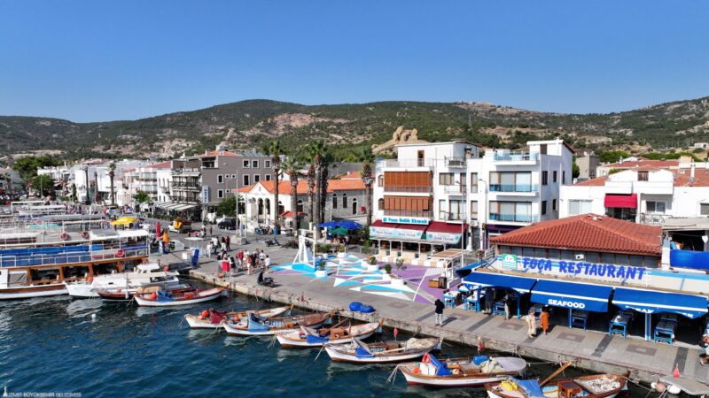 
İzmir Büyükşehir Belediyesi tarafından başlatılan ve kamusal alanların daha nitelikli
