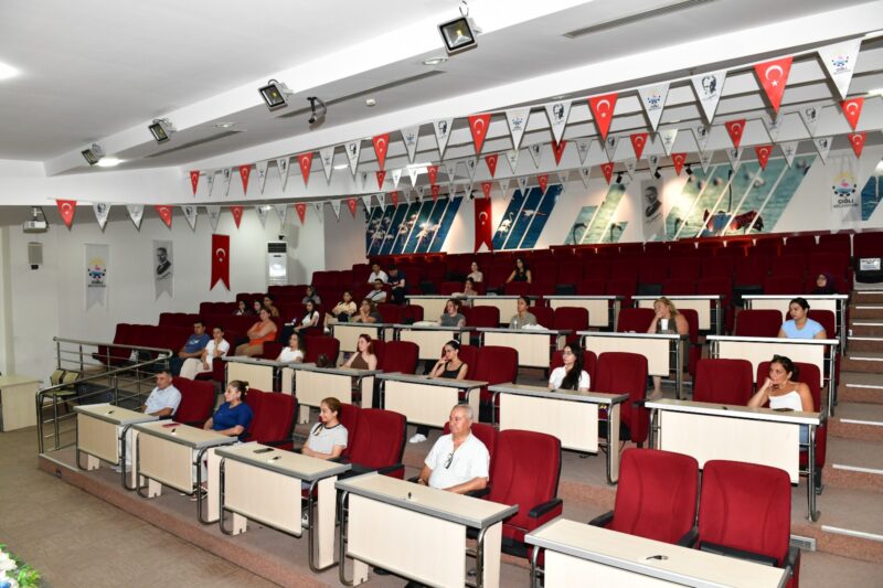 Çiğli Belediyesi, meslek edindirme çalışmaları kapsamında Başkan Onur Emrah Yıldız,