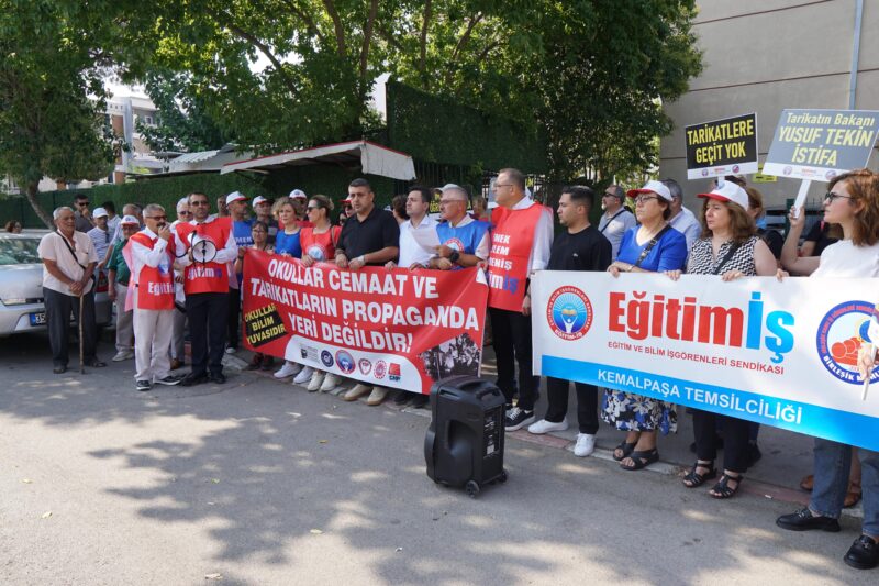 CHP Kemalpaşa İlçe Başkanlığı ve Eğitim-İş Sendikası öncülüğünde, siyasi partiler,