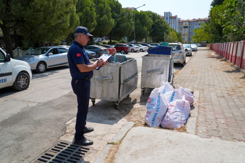
Kaçak moloz dökümü yapanlarla aralıksız mücadele eden Gaziemir Belediyesi, 2025